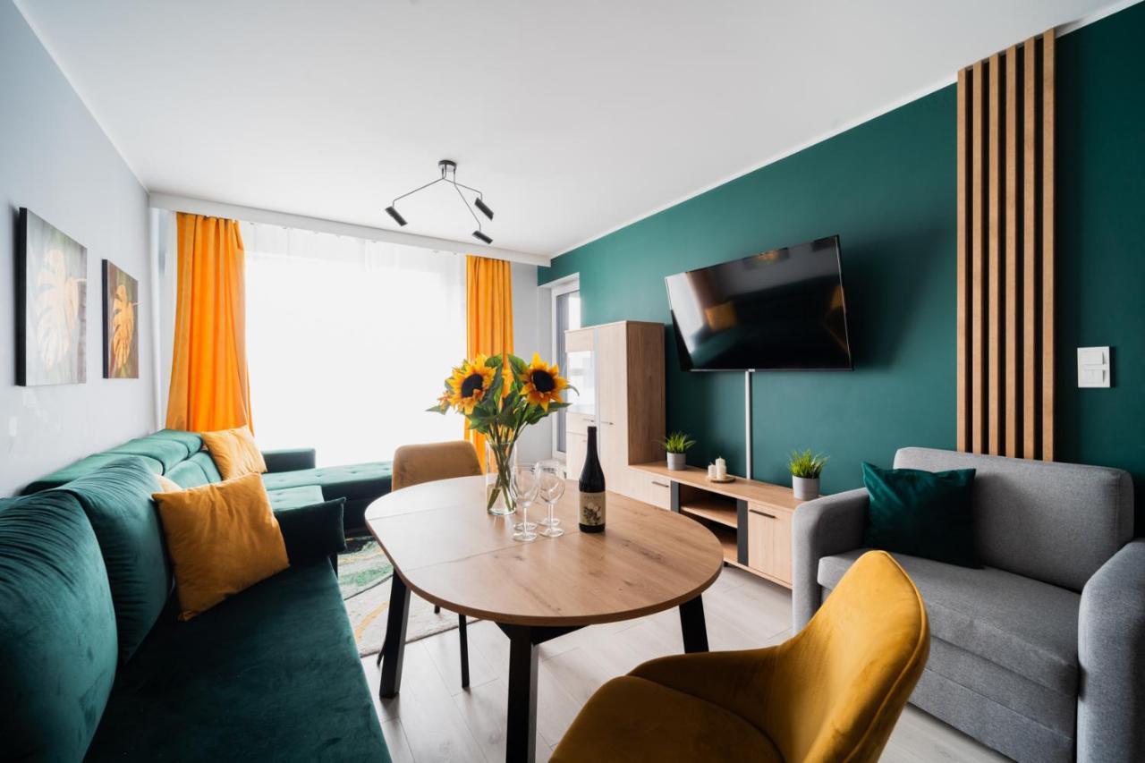 Uroczy Apartament Obok Sky Towera Apartment Wroclaw Exterior photo