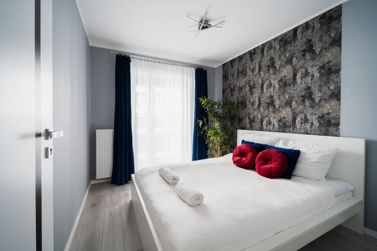 Uroczy Apartament Obok Sky Towera Apartment Wroclaw Exterior photo
