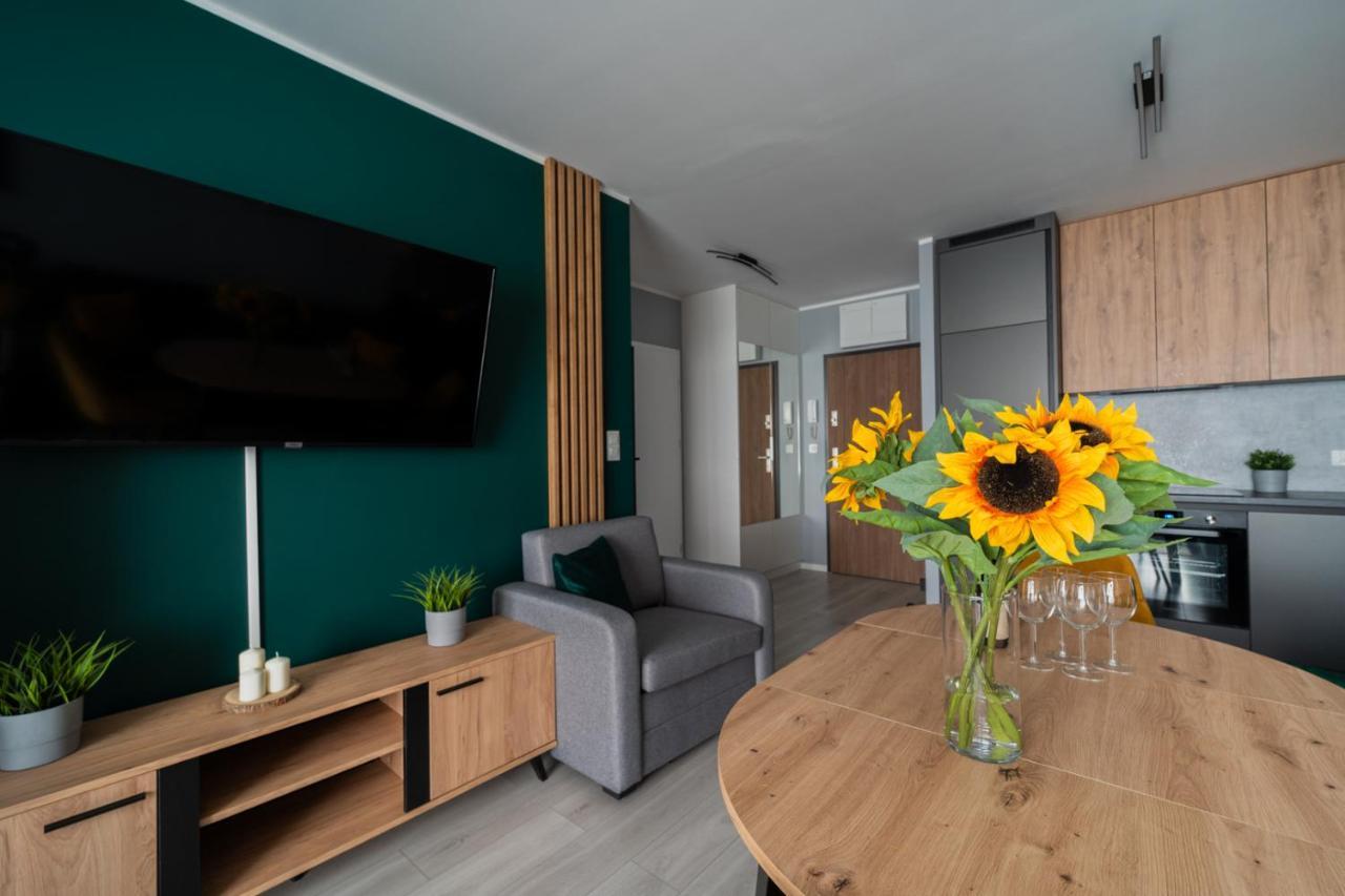 Uroczy Apartament Obok Sky Towera Apartment Wroclaw Exterior photo